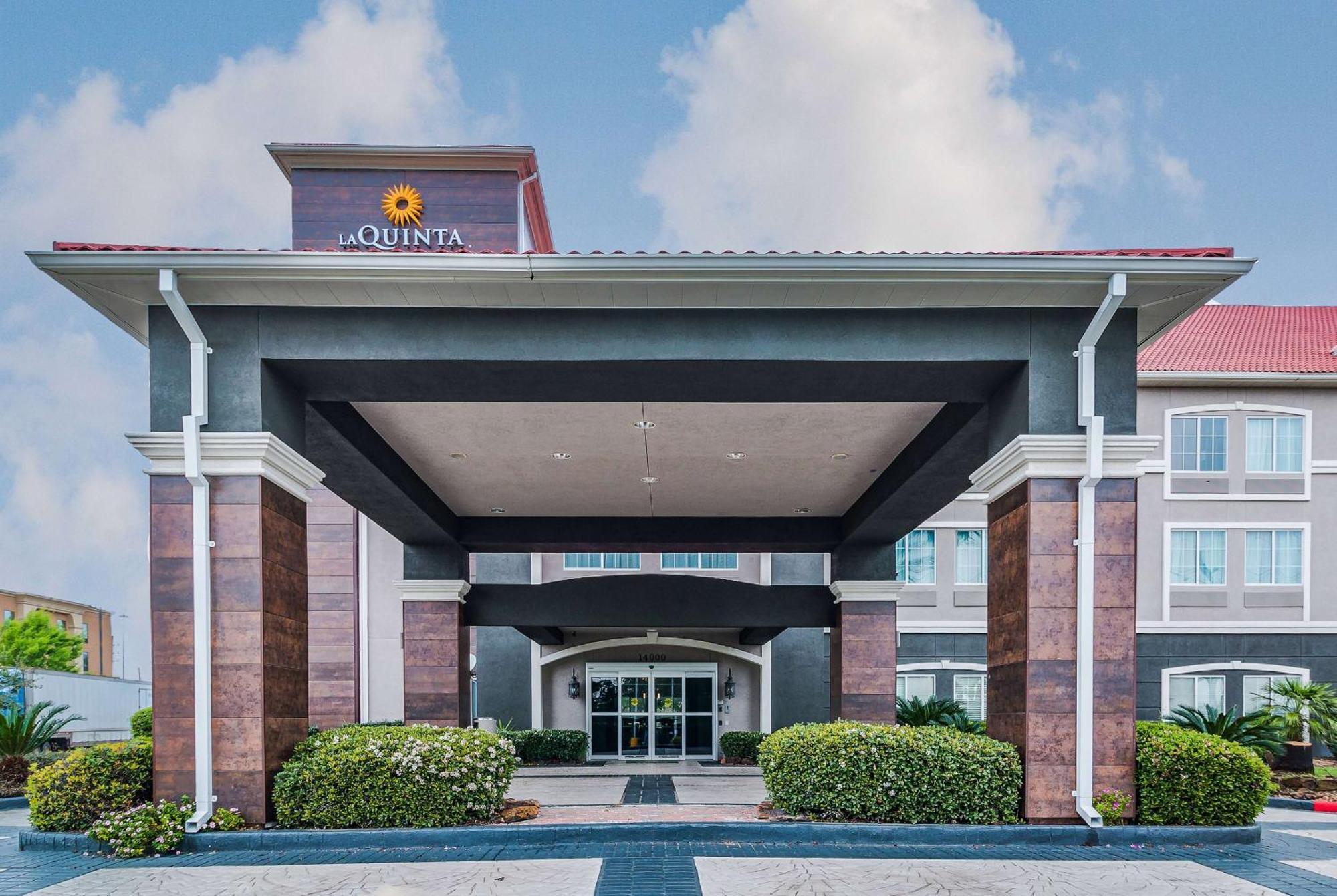 La Quinta By Wyndham Tomball Exterior photo