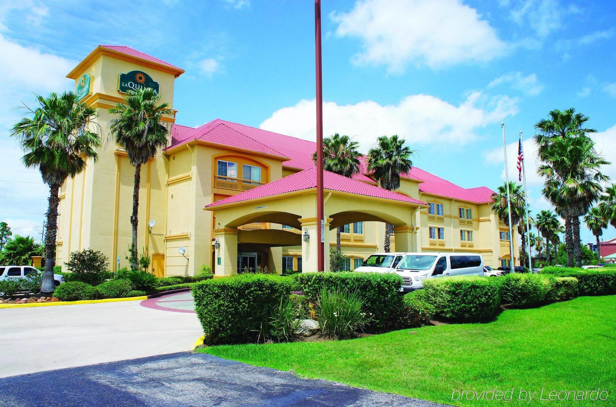 La Quinta By Wyndham Tomball Exterior photo